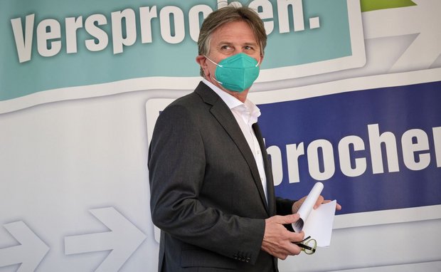 Sozialminister Manfred Lucha will "berufspolitisch durchdringen". Das klappe nur mit Pflegekammer.