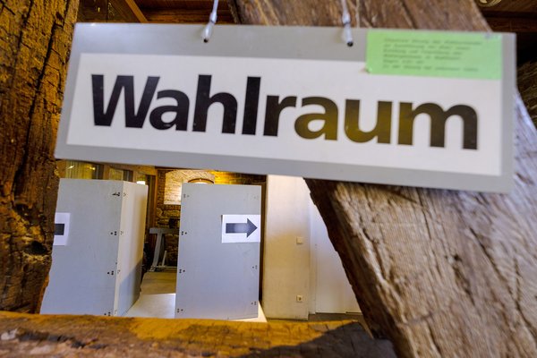 Bei einer niedrigeren oder ganz gestrichenen Sperrklausel wären mehr Bürger:innen im Parlament repräsentiert. Foto: Joachim E. Röttgers