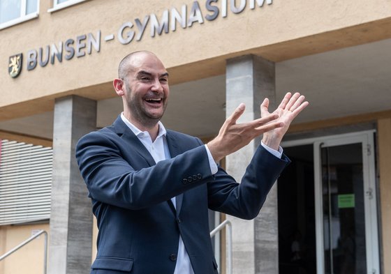 Hier hat Bayaz sein Abi gemacht.  Hier hat Bayaz sein Abi gemacht.