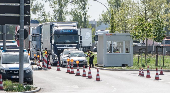 "Le papier" ist gefragt, zweisprachig. "Le papier" ist gefragt, zweisprachig.