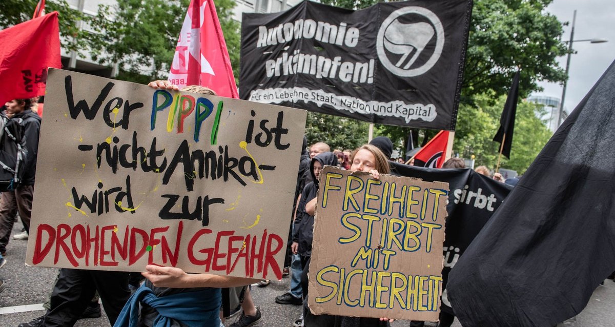 Schwarz-bunter Protest gegen das Polizeigesetz. Fotos: Jens Volle.