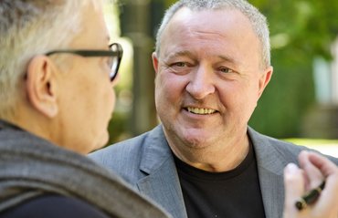 Beim SUV geht es nicht um Mobilität, sondern um "ganz andere Bedürfnisse". Amler im Gespräch mit Kontext-Autorin Johanna Henkel-Waidhofer.