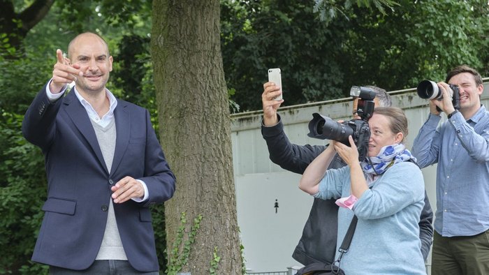 Landesfinanzminister Danyal Bayaz spricht in der Öffentlichkeit von Elternzeit und wird prompt zurückgepfiffen. Foto: Joachim E. Röttgers Landesfinanzminister Danyal Bayaz spricht in der Öffentlichkeit von Elternzeit und wird prompt zurückgepfiffen. Foto: Joachim E. Röttgers