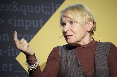 Frauen in Führungspositionen hiesiger Zeitungen – Bascha Mika, hier auf dem medienpolitschen Kongress am 7. November in Stuttgart, kann sie an einer Hand abzählen. Fotos: Joachim E. Röttgers