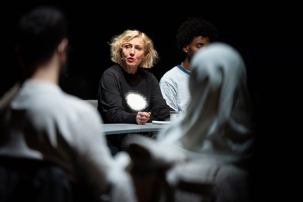 Katja Schmidt-Oehm spielt Emiş Gürbüz, deren Sohn ermordet wurde.