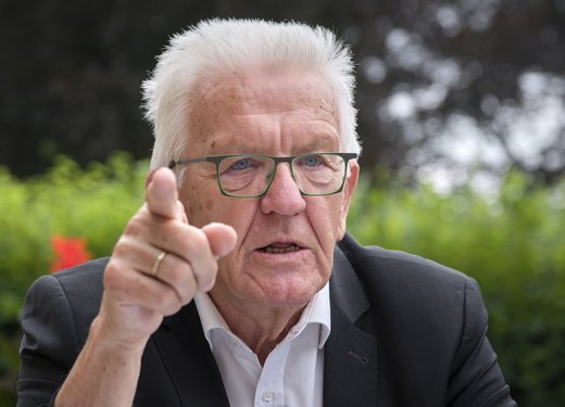 Die Reformen sollten "vom Papier in die Tat überschreiten", mahnt Ministerpräsident Winfried Kretschmann. Foto: Joachim E. Röttgers
