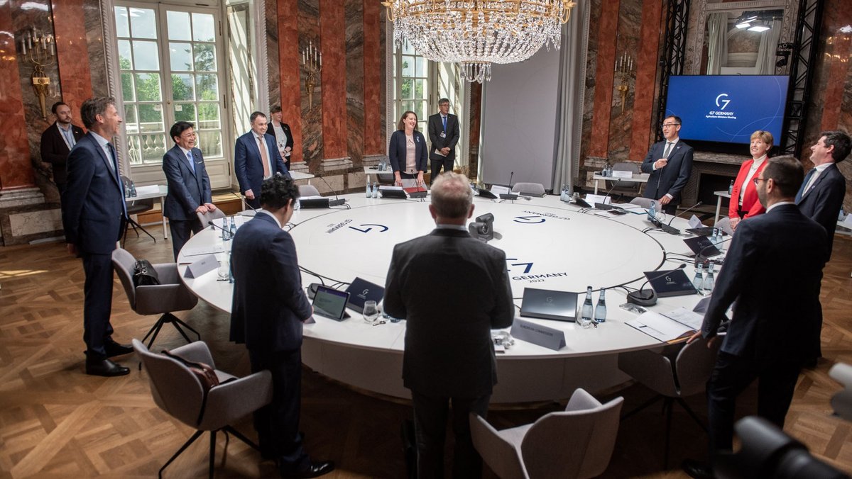 Gastgeber Özdemir empfängt die G-7-Agrarminister:innen im Schloss Hohenheim. Gastgeber Özdemir empfängt die G-7-Agrarminister:innen im Schloss Hohenheim.