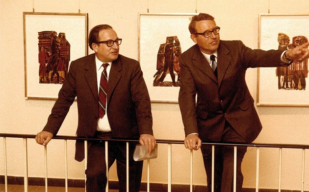 Debut in der KSK Esslingen: Bruno Effinger, der damalige Galerieleiter, und Karl Otto Völter bei der Eröffnung der HAP-Grieshaber-Ausstellung 1972. Foto: KSK-Archiv