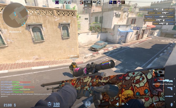 Herzchen auf der Waffe, Regenbogen auf dem Zielfernrohr. Screenshot: Counter-Strike 2