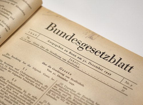 Schlussstrich-Hilfe: das Straffreiheitsgesetz von 1949.