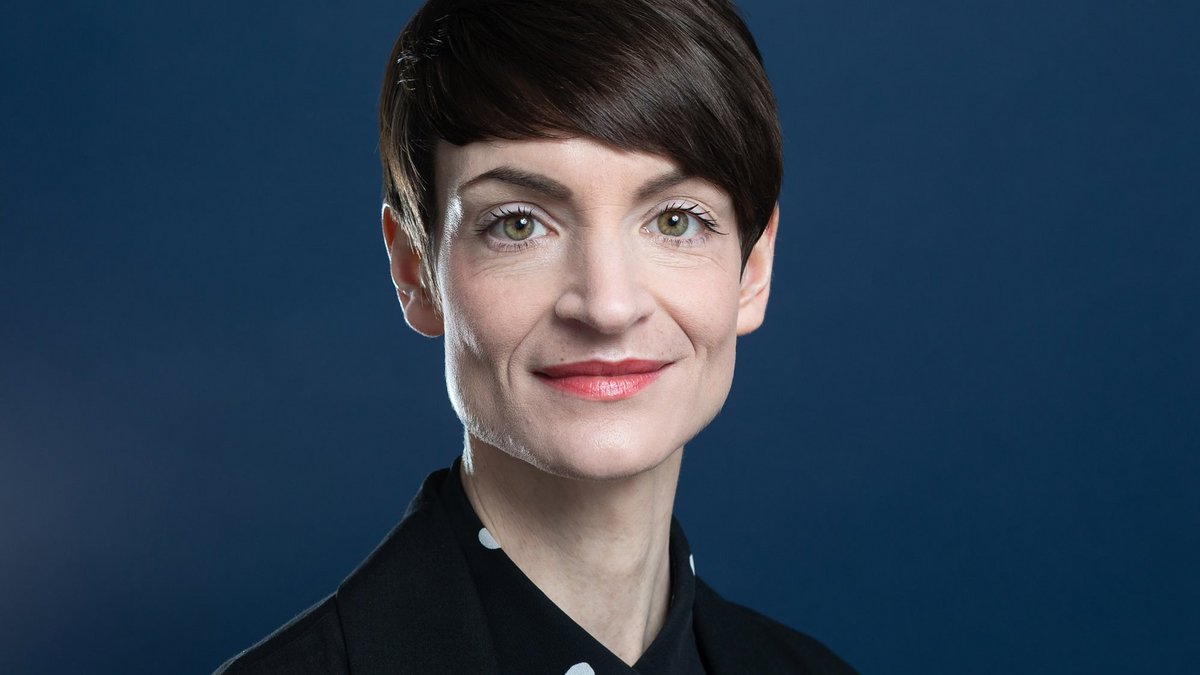 "LeserInnen merken, wenn die Zeitung immer dünner wird und überall dasselbe drinsteht. Damit schafft sich der Journalismus selbst ab", sagt Stephanie Reuter. Foto: Fabian Melber
