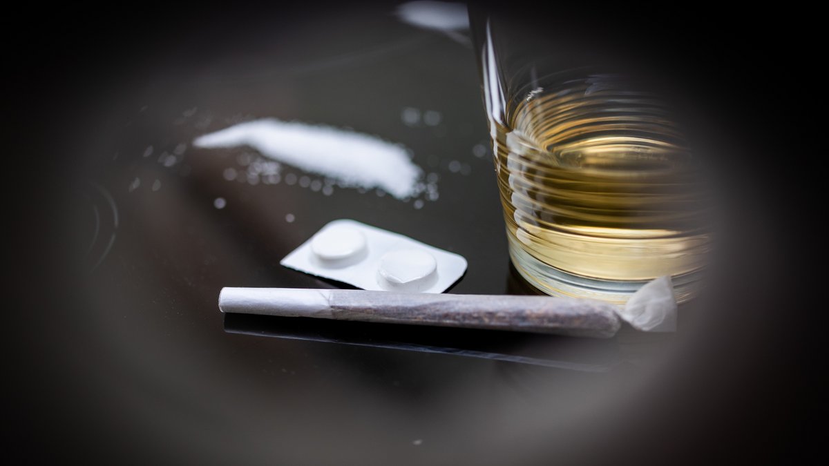 Verdammte Sucht – ob nach Alkohol oder Tabletten, Marihuana, Kokain oder anderen Drogen. Foto: Julian Rettig