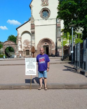 Die erste Demo: Der Kreistag konstituiert sich im Juli im Kloster Bronnbach. Foto: privat