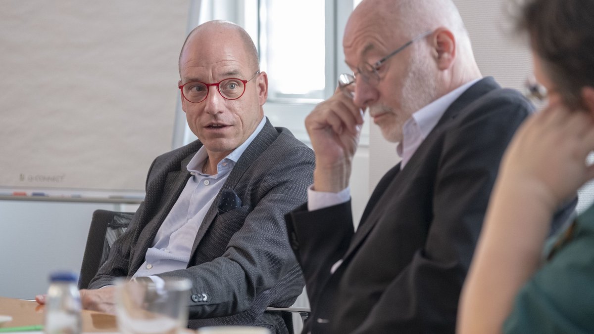 Zwei, die von Anfang an dabei und quasi unersetzlich waren und sind: Anwalt Markus Köhler und der Zahlenfuchs.