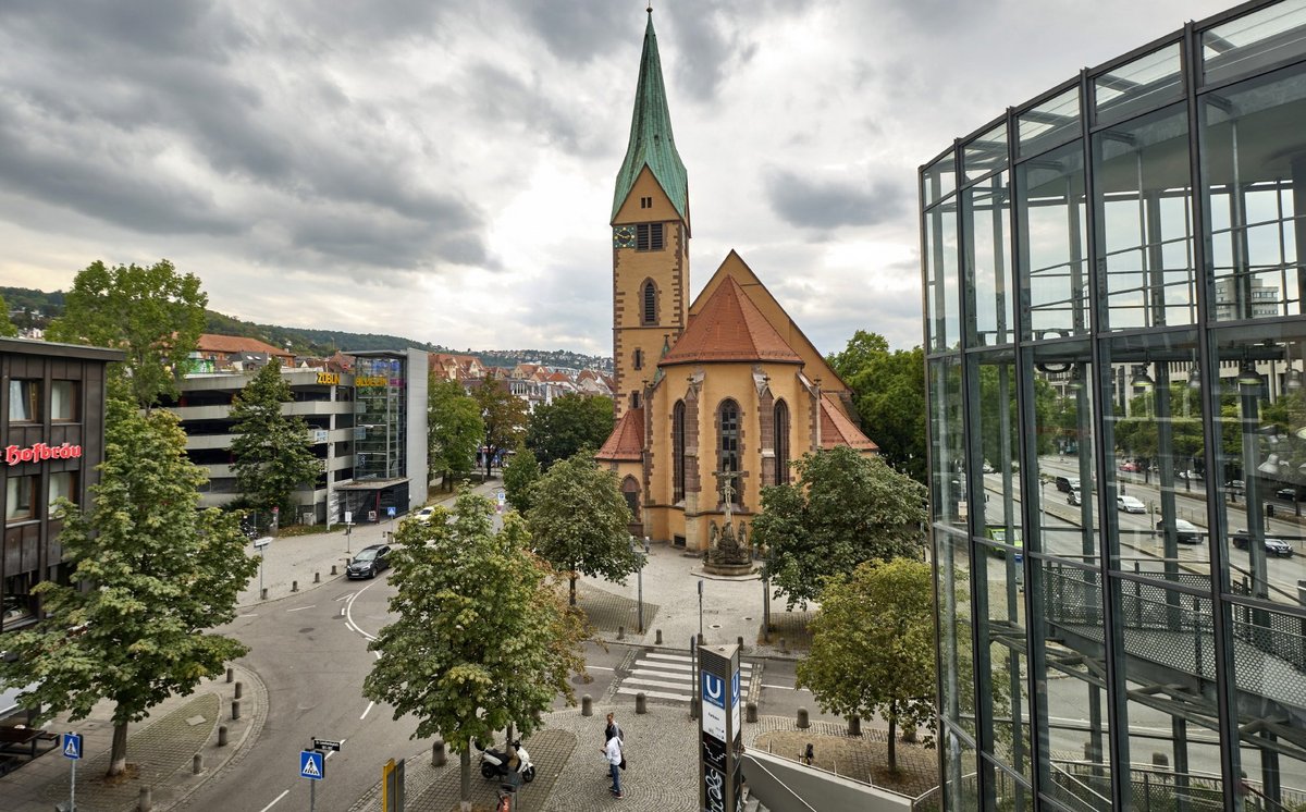 Das Quartier um die Leonhardskirche, noch dominiert von Parkhäusern und Stadtautobahn. Einblicke ins Viertel mit Klick aufs Bild.