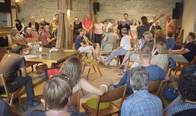 "Ich weiß erst, was ich gesagt habe, wenn ich gehört habe, was du verstanden hast", heißt es in der Entringer Zehntscheuer. 