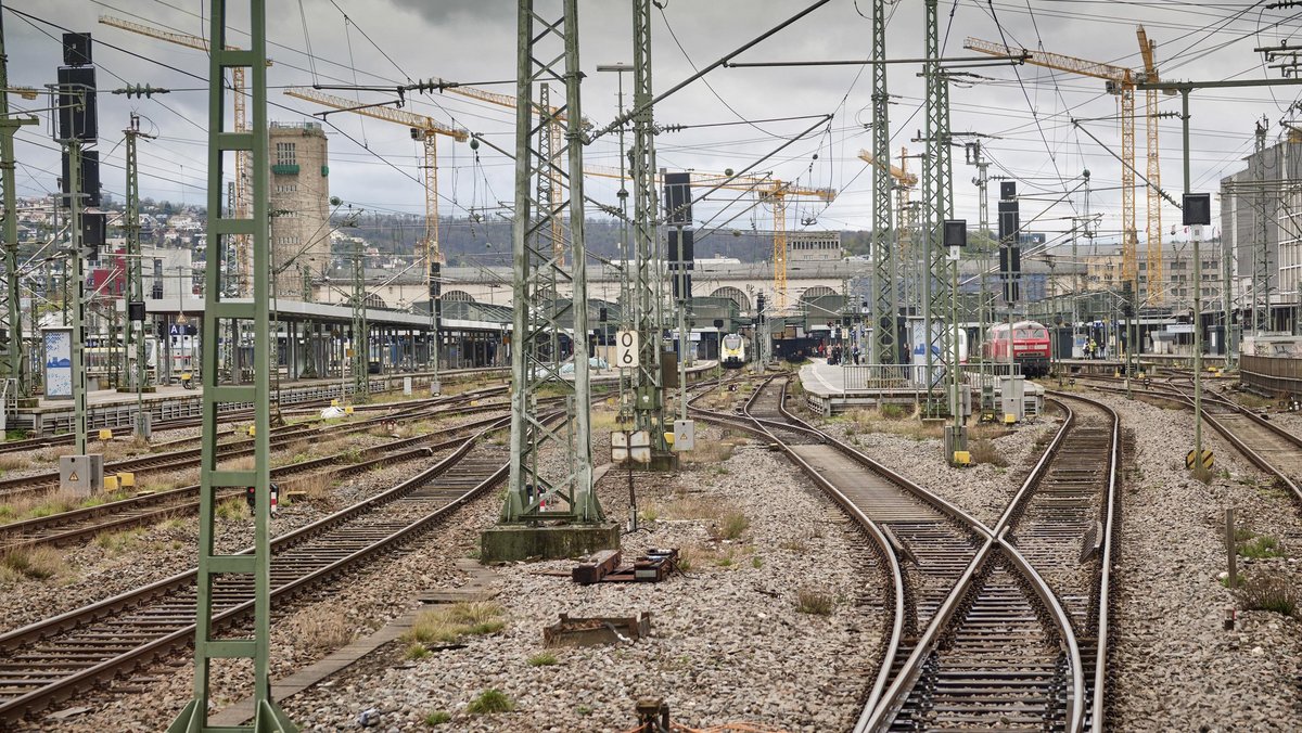 Könnte noch ein Weilchen unbebaut bleiben: Gleisvorfeld des Stuttgarter Hauptbahnhofs. Foto: Joachim E. Röttgers