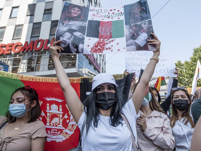 Angekommen in Deutschland – das Leid in ihrer alten Heimat haben sie nicht vergessen. Foto: Jens Volle