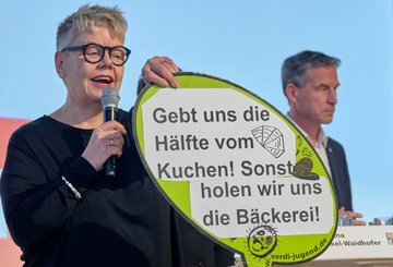Klare Ansage! Unsere Autorin bei der Frauenkonferenz von Verdi Baden-Württemberg.