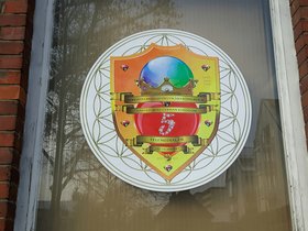 Herzfünf ist nicht nur offizieller Gruß, sondern auch Logo des Vereinten Heiligen Deutschen Königreichs. Foto: Kontext