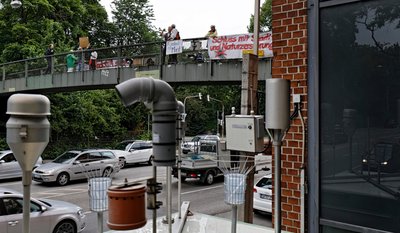 Doch doch, auch diese Messstelle am Stuttgarter Neckartor steht an der richtigen Stelle. Foto: Joachim E. Röttgers