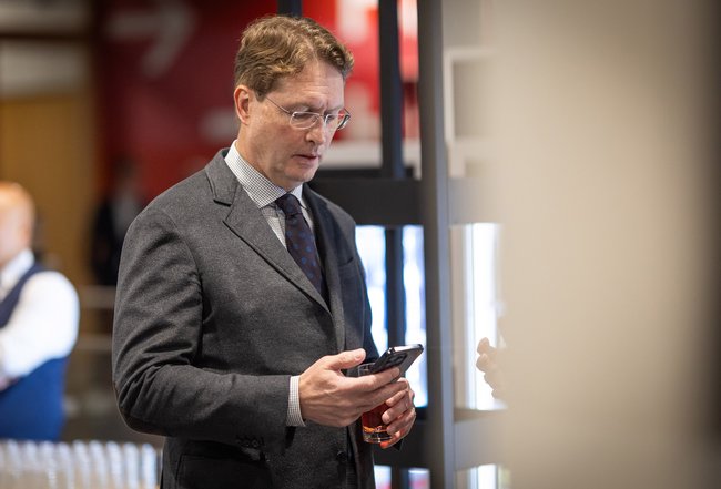 Aktiencheck? Mercedes-Chef Ola Källenius. Foto: Julian Rettig