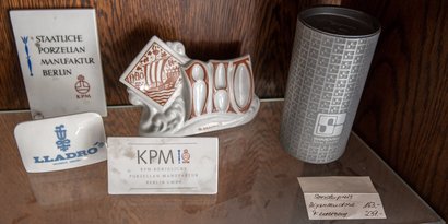 Überbleibsel aus dem Porzellanladen, gediegen geschmacklos.