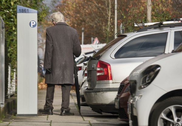 Bei all dem Geparke bleibt kaum Platz für Menschen.