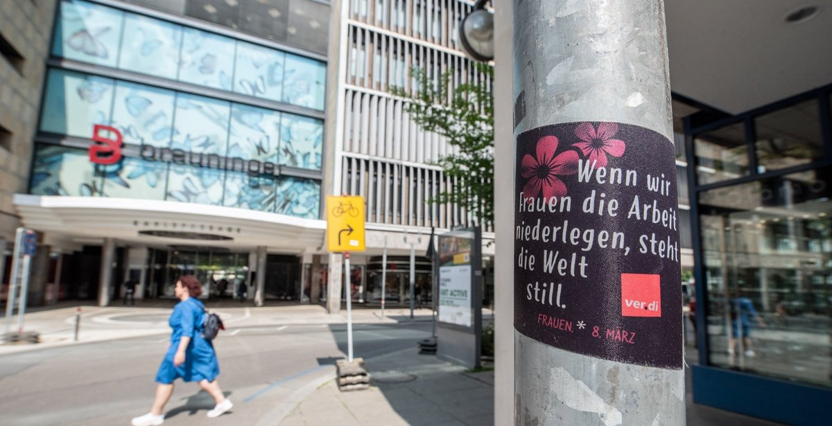 Diejenigen, die bei Breuninger arbeiten, haben die Arbeit noch nicht liegengelassen. Obwohl sie gute Gründe dafür hätten. Fotos: Jens Volle