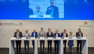 Drinnen beim SDA: Granden mit BUND-Frau.