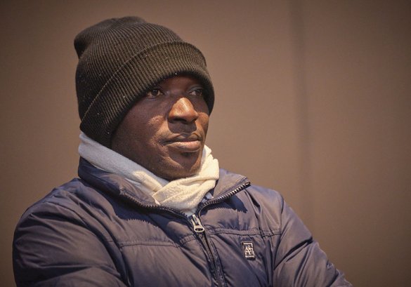 Die Dialoge hat Thierry Ouéda geschrieben, der Regisseur und Leiter des Théâtre Soleil.