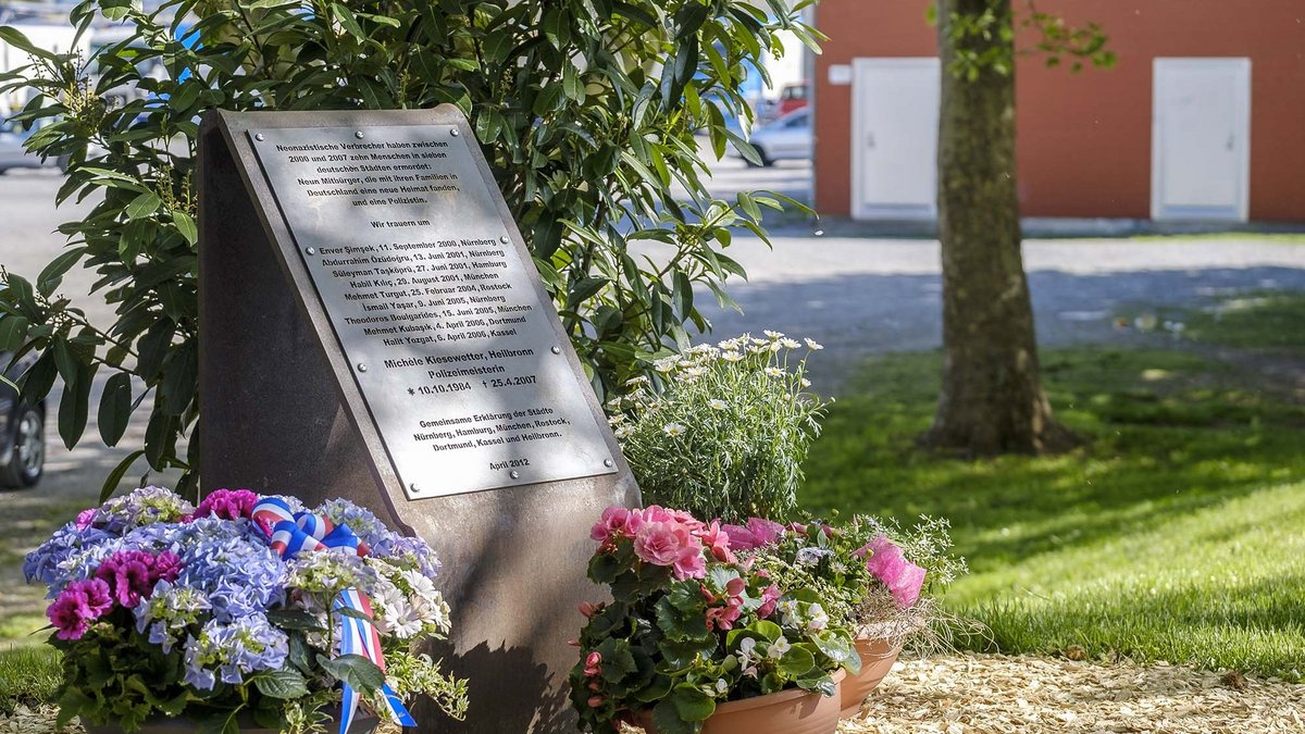 Gedenktafel an der Heilbronner Theresienwiese für die vom NSU ermorderten Menschen. Foto: Joachim E. Röttgers