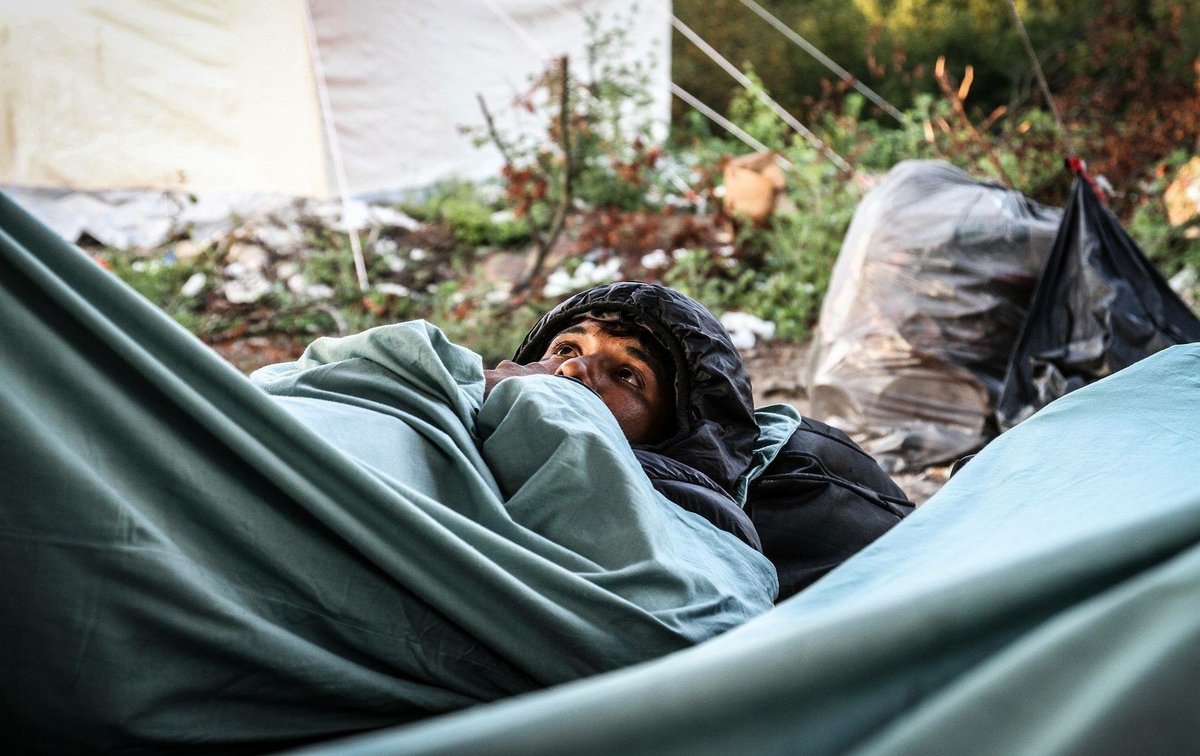 Wer es nicht über die Grenze schafft, landet früher oder später im Ambulanzzelt neben der Mülldeponie. Mehr Fotos mit Klick auf den Pfeil.