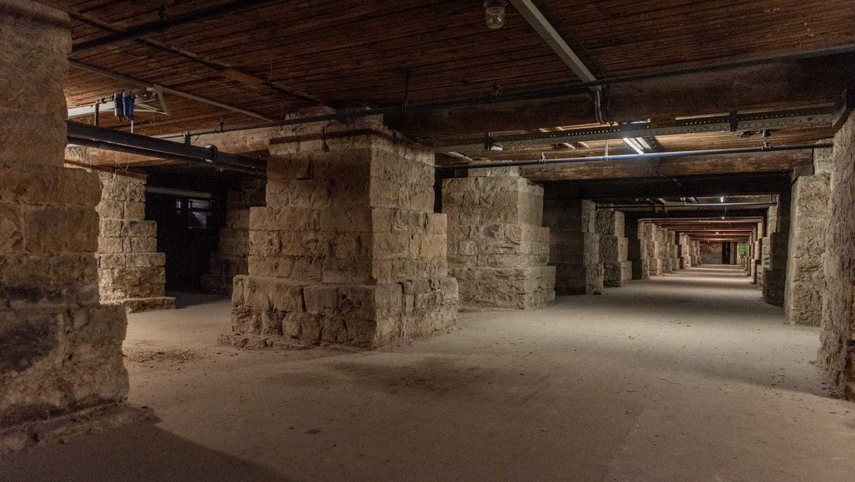 Die Katakomben: gemauerte Fundamente des Hochbaus.