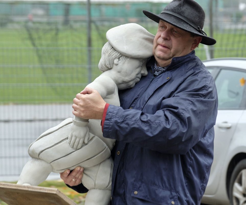 Die Lenkschen Figuren werden in Bodman liebevoll verabschiedet.