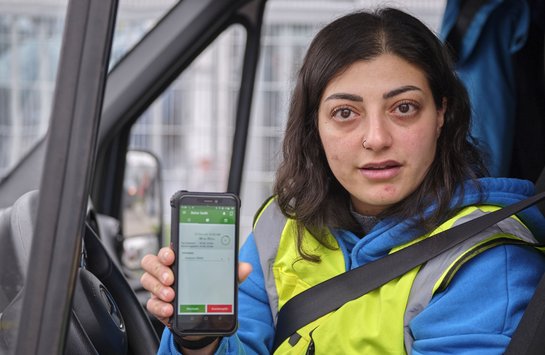 Fahrerin Bahar Gedik: drei Arbeitgeber in eineinhalb Jahren.