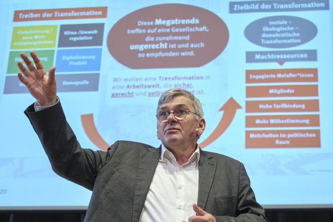 Jetzt geht's um die Transformation. Jörg Hofmann bei der Landeskonferenz der IG Metall Ende Januar in Böblingen. Fotos: Joachim E. Röttgers Jetzt geht's um die Transformation. Jörg Hofmann bei der Landeskonferenz der IG Metall Ende Januar in Böblingen. Fotos: Joachim E. Röttgers