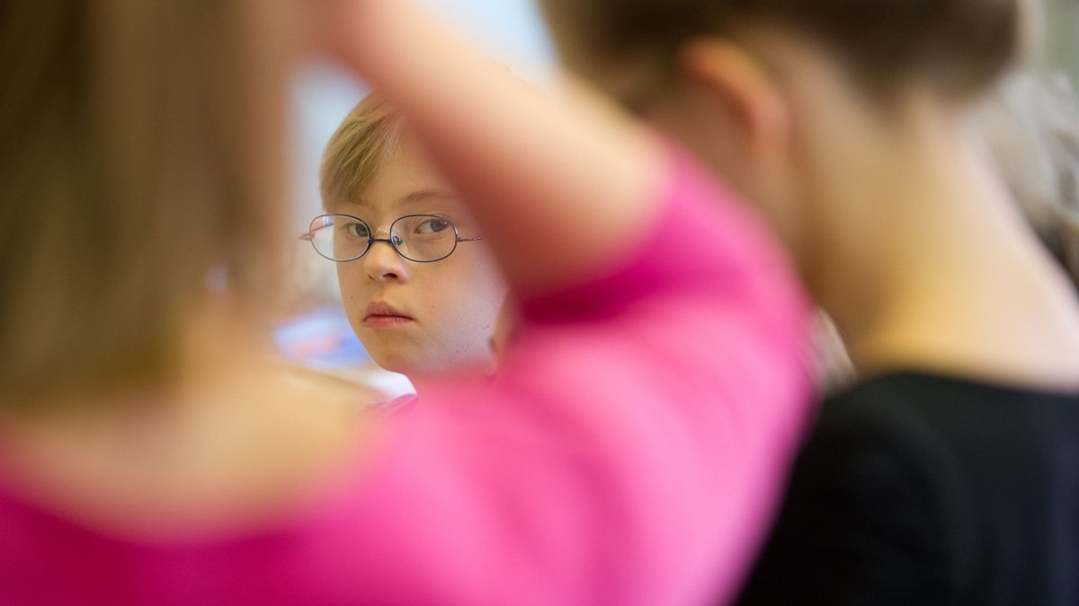 Wann bekommt sie auch in einer Regelschule die Unterstützung, die sie braucht? Foto: Sebastian Kahnert, dpa