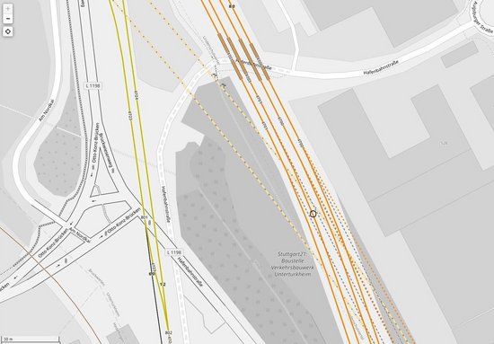 Im Drunter und Drüber von Gleisen, Brücken und Tunneln zeigt der Kreis, wo Mitte Juni das Loch entdeckt worden ist. Karte: Open Railway Map