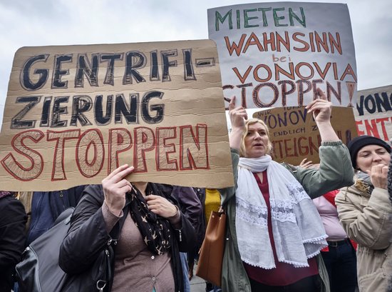 In der Mietbevölkerung genießen die Fusionskandidaten nicht den besten Ruf. Demonstration in Stuttgart, April 2019.  In der Mietbevölkerung genießen die Fusionskandidaten nicht den besten Ruf. Demonstration in Stuttgart, April 2019.