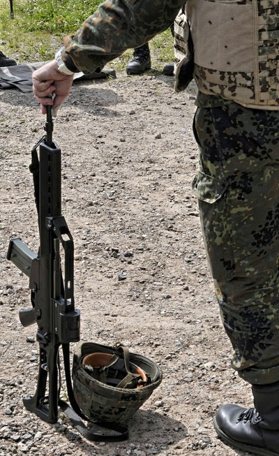 Wenn Deutschland keine Soldaten in Krisengebiete schickt, dann zumindest Waffen.  Wenn Deutschland keine Soldaten in Krisengebiete schickt, dann zumindest Waffen.