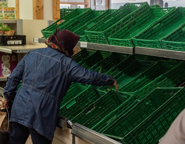 Fast alles weg. Aber die nächste Lieferung kommt gleich. Fast alles weg. Aber die nächste Lieferung kommt gleich.