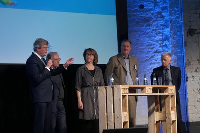 Wichtige Männer und eine Moderatorin: Auftaktveranstaltung zur IBA-Plattform. Foto: WRS/Christian Hass