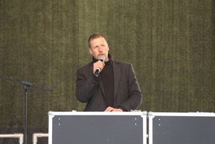 Götz Kubitschek 2015 bei Pegida.