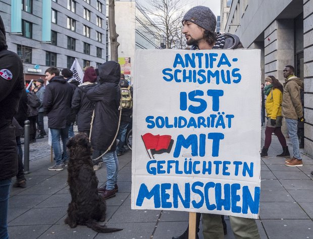 Demonstration "Für eine Welt in der Niemand fliehen muss" im Dezember 2017 in Stuttgart.