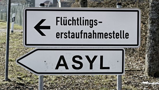 Momentan führen die Pfeile noch zu Grundrechtsverletzungen. Momentan führen die Pfeile noch zu Grundrechtsverletzungen.