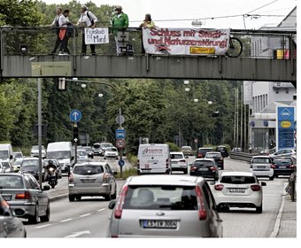 "Feinstaub ist Mord" steht auf dem Plakat. So ähnlich sieht das auch die EU.