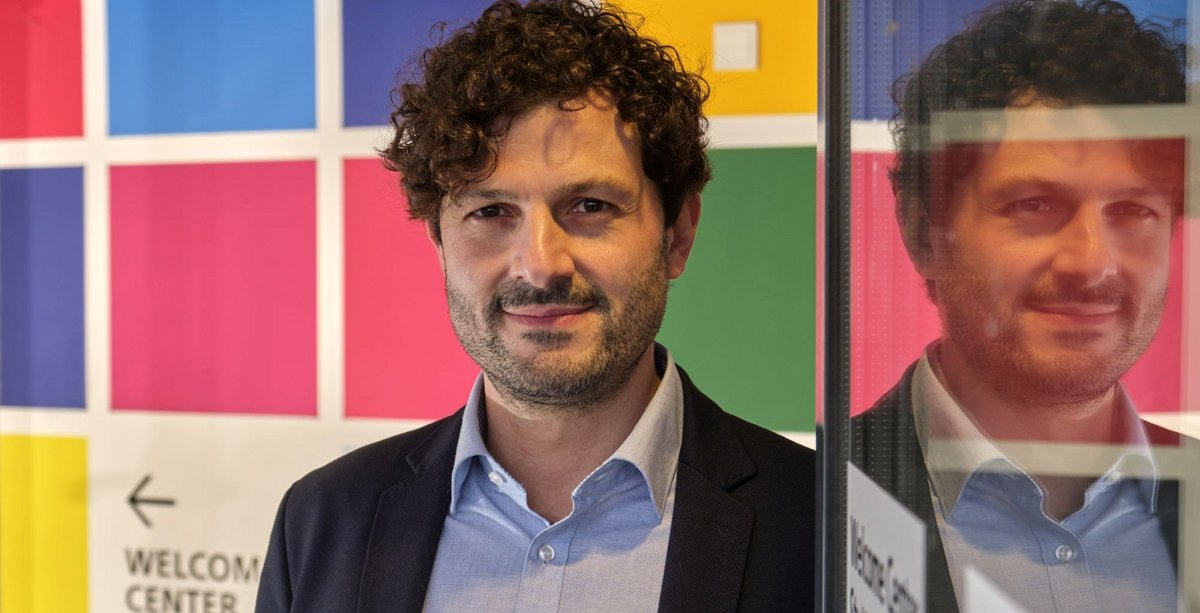 Luigi Pantisano im Welcome Center Stuttgart. Fotos: Joachim E. Röttgers Luigi Pantisano im Welcome Center Stuttgart. Fotos: Joachim E. Röttgers