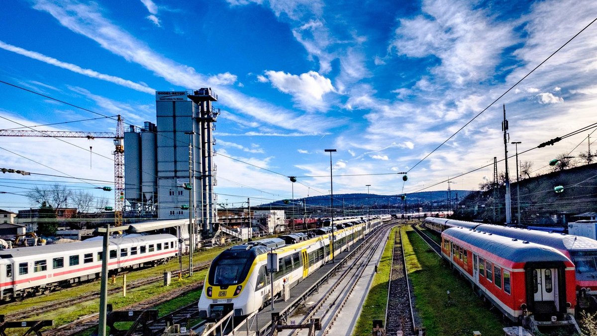 Könnte durch die Novelle des Eisenbahngesetzes unbebaut bleiben: Abstellbahnhof am Rosensteinpark. Fotos: Joachim E. Röttgers