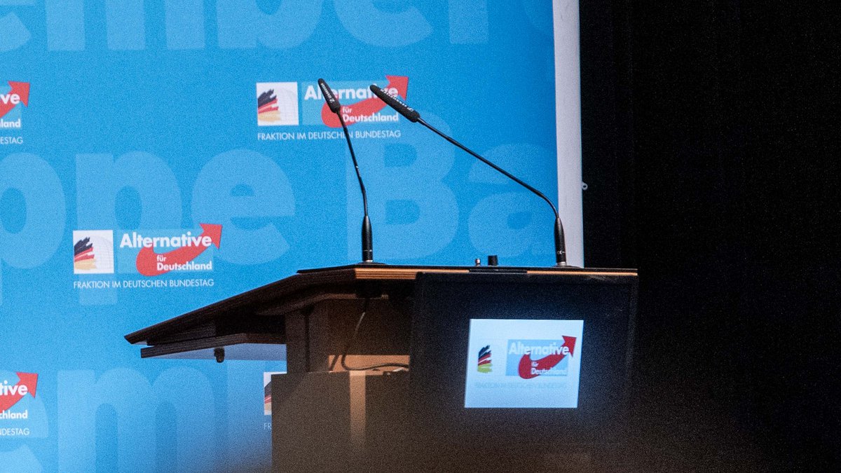 Stell dir vor, da ist die AfD und keiner spricht. Foto: Jens Volle